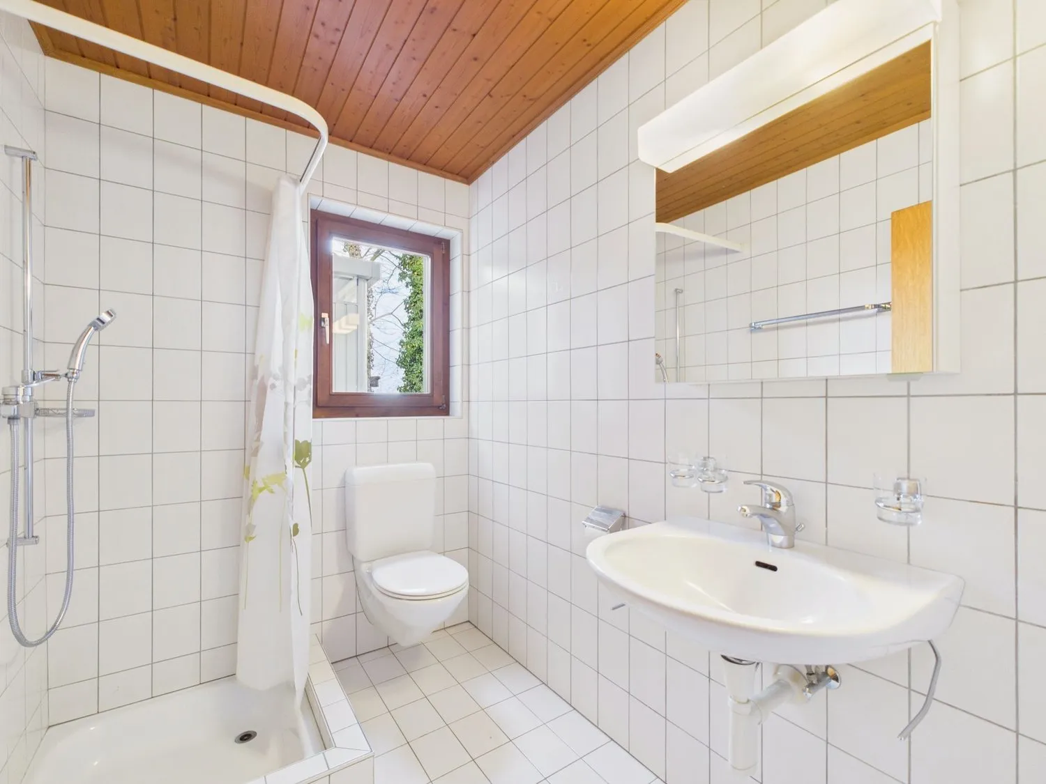 Geräumiges 4.5-Zimmer Mehrfamilienhaus mit herrlichem Ausblick ins Grüne in Münchenwiler