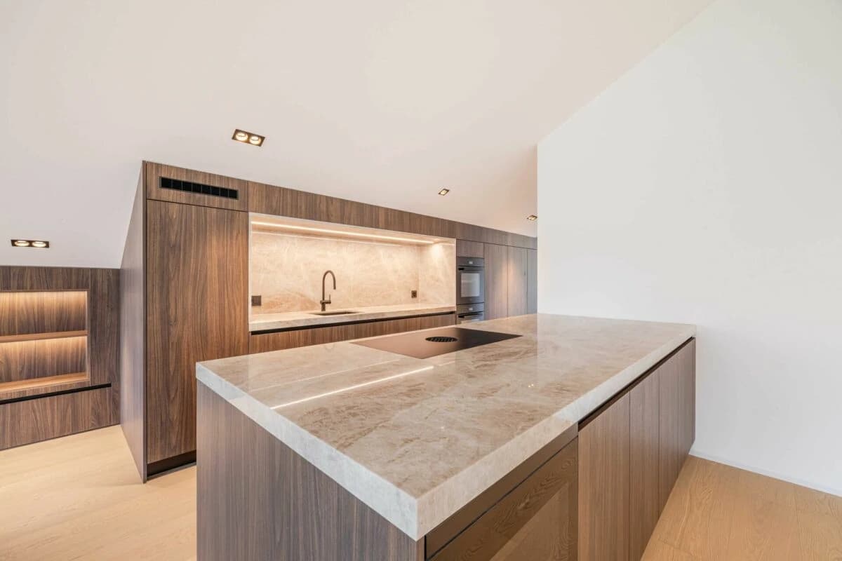 Erstbezug Neubau: Design, Licht & Komfort - Exklusive 5.5 Zimmer-Dachattikawohnung im beliebten Horn