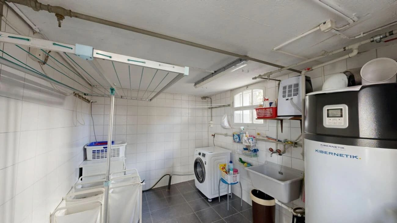 Charmanter Hausteil mit separatem Atelier und grossem Garten