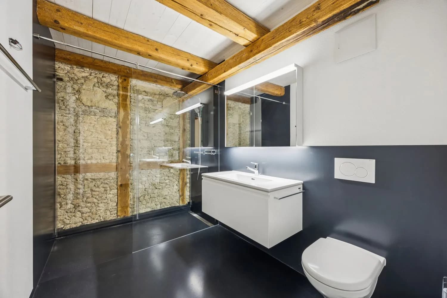 Exklusive 5.5-Zimmer-Dach-Maisonette mit Charme