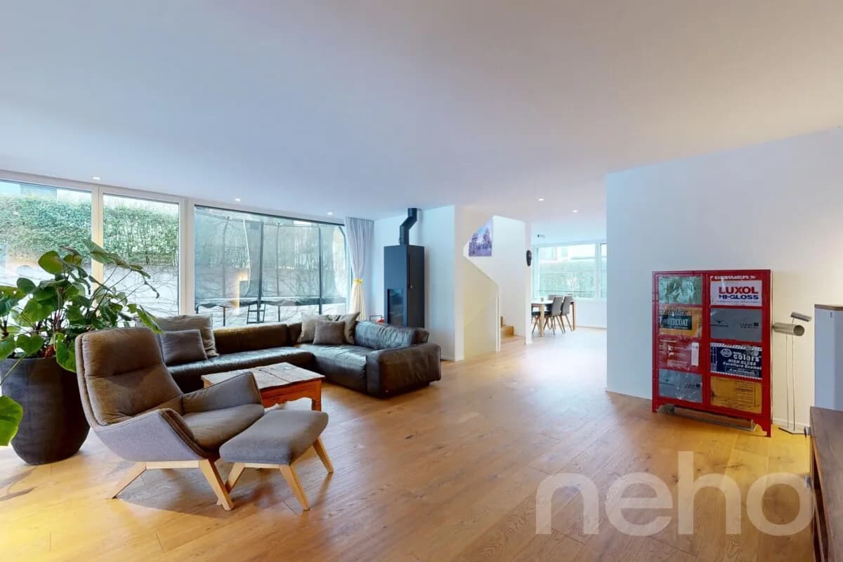 Modernes Einfamilien-Eckhaus mit sonnigem Garten