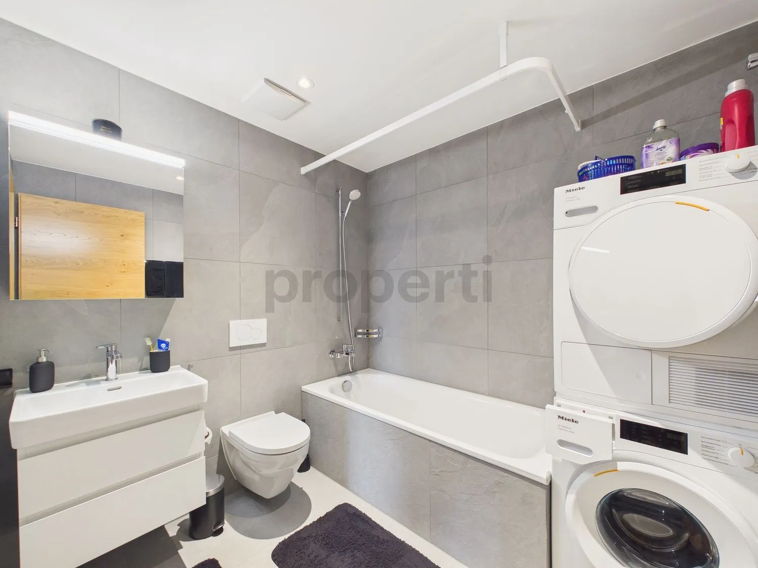 Exklusive 5.5-Zimmer-Attikawohnung mit grosszügiger Terrasse in Künten