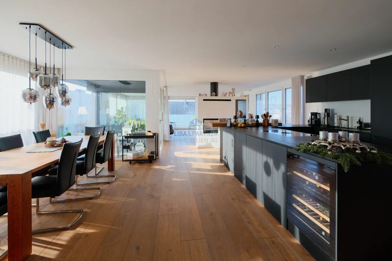 Attraktive, moderne und einzigartige Attikawohnung mit Aussicht