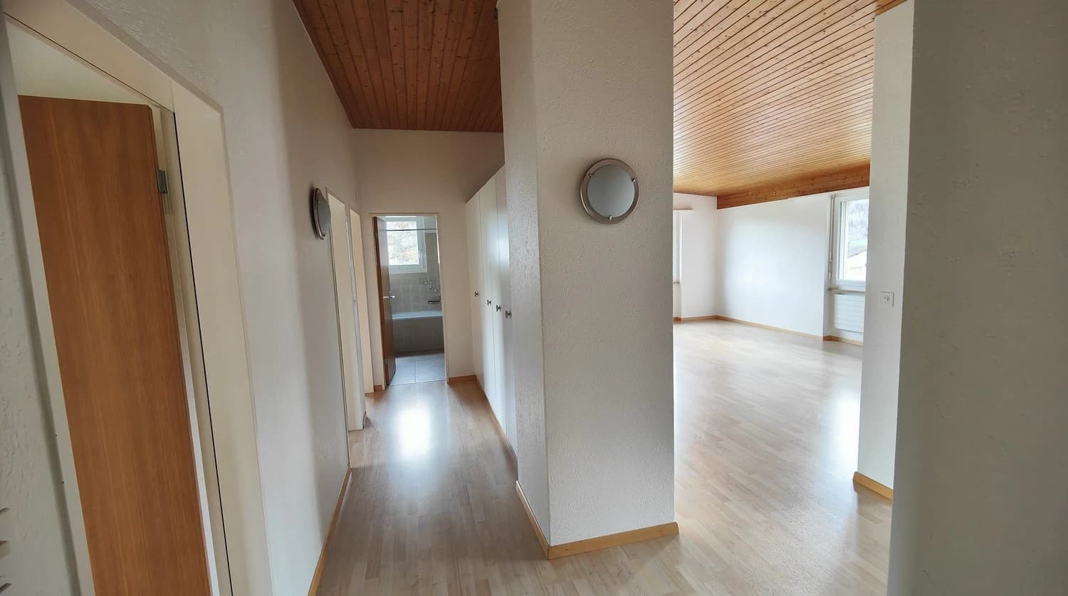 Helle 4.5-Zimmer-Wohnung mit Balkon, Aedermannsdorf