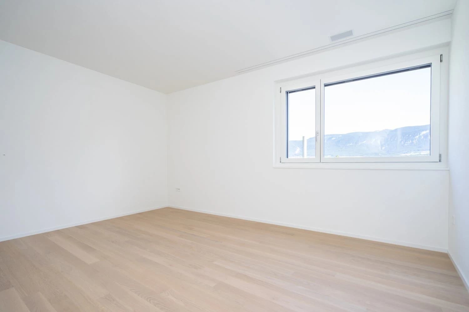 Geniessen Sie den Sommer in Ihrer neuen Wohnung mit Sicht ins Grüne