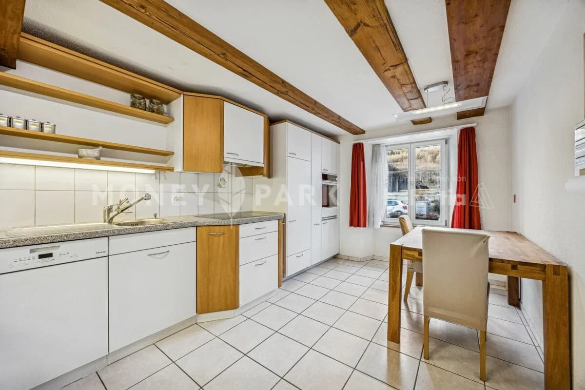 5.5-Zimmer-Einfamilienhaus mit integriertem Geschäftsteil