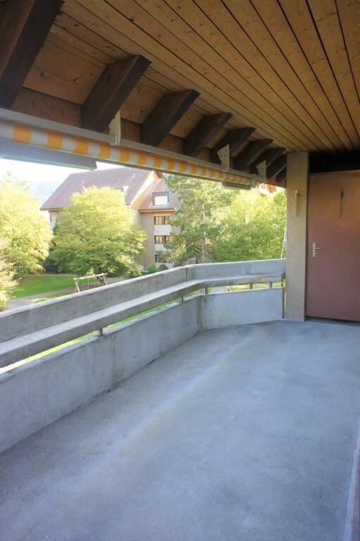 Grosszügig und modern mit grossem Balkon im Grünen!