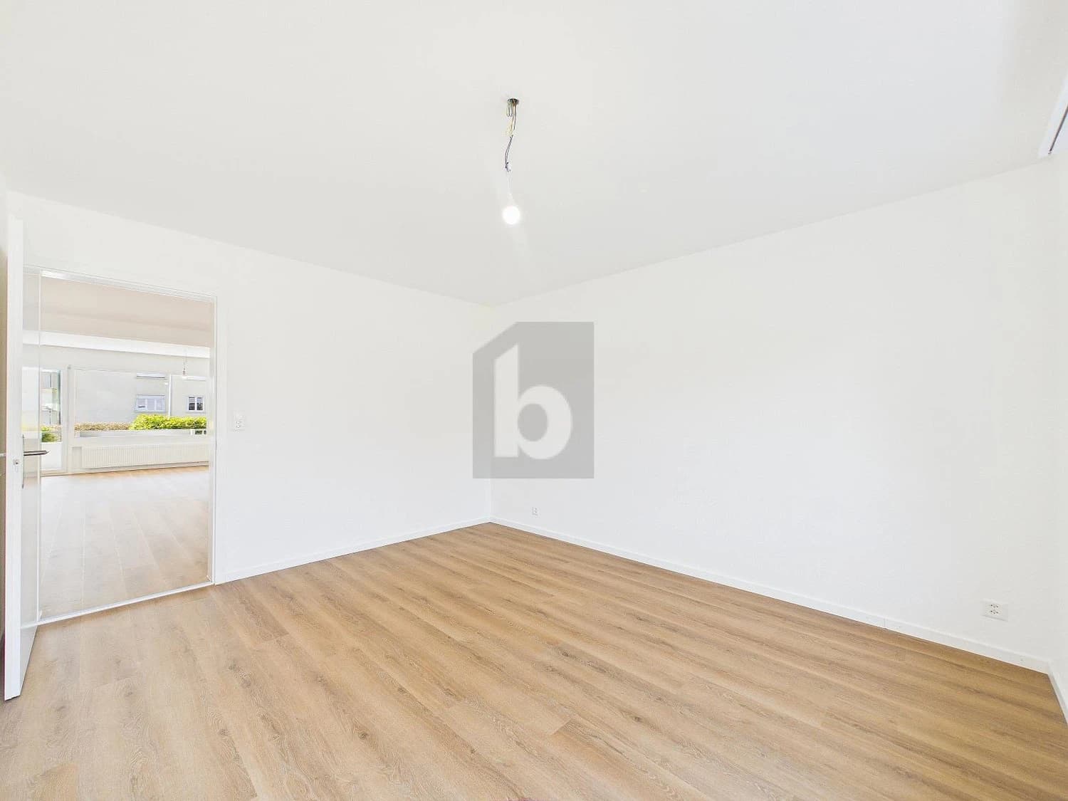 KOMPLETT SANIERT MIT OFFENER KÜCHE