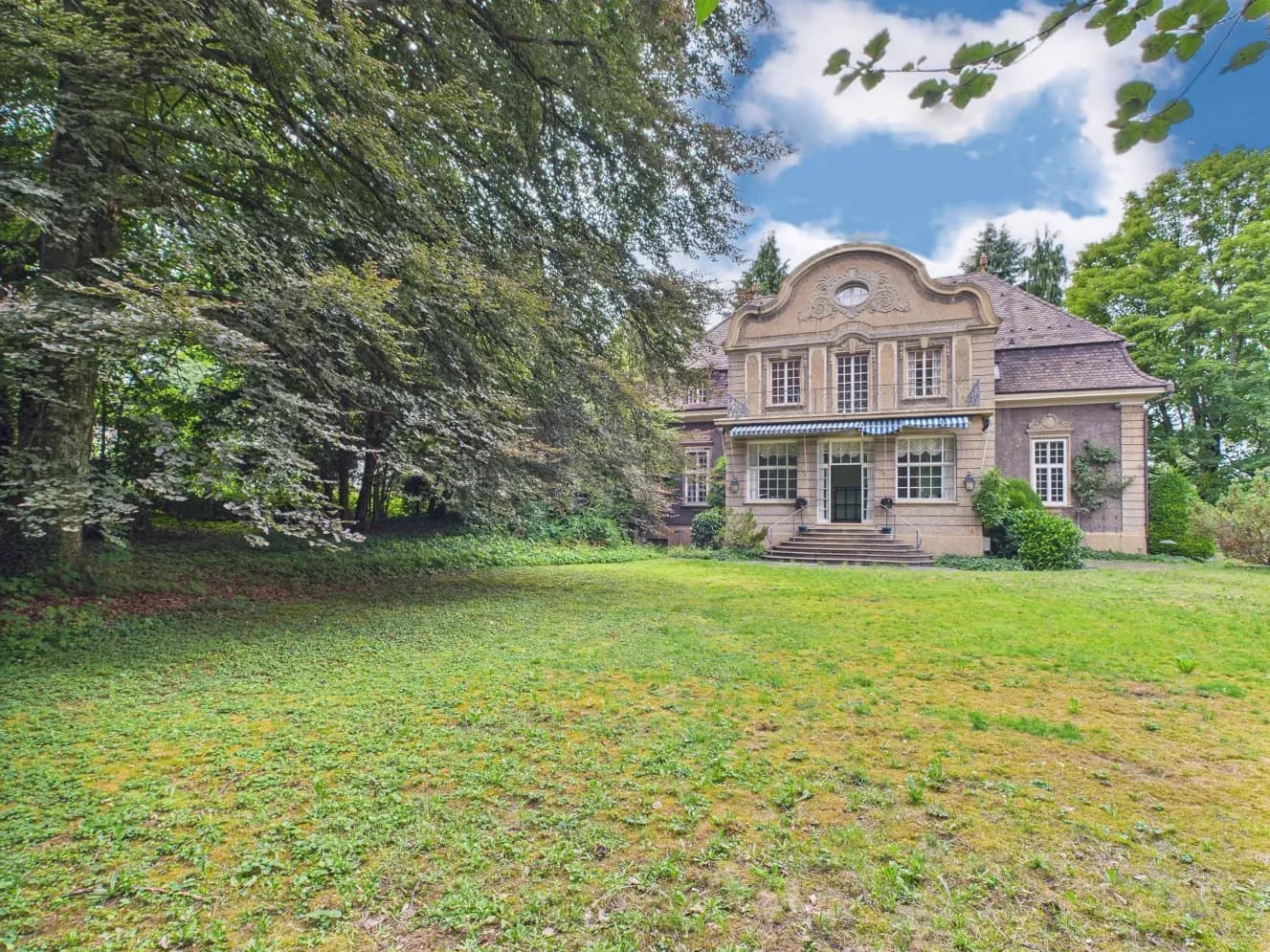 Erste Villa auf dem Bruderholz - Eine Zeitreise in die stilvolle Basler Vergangenheit