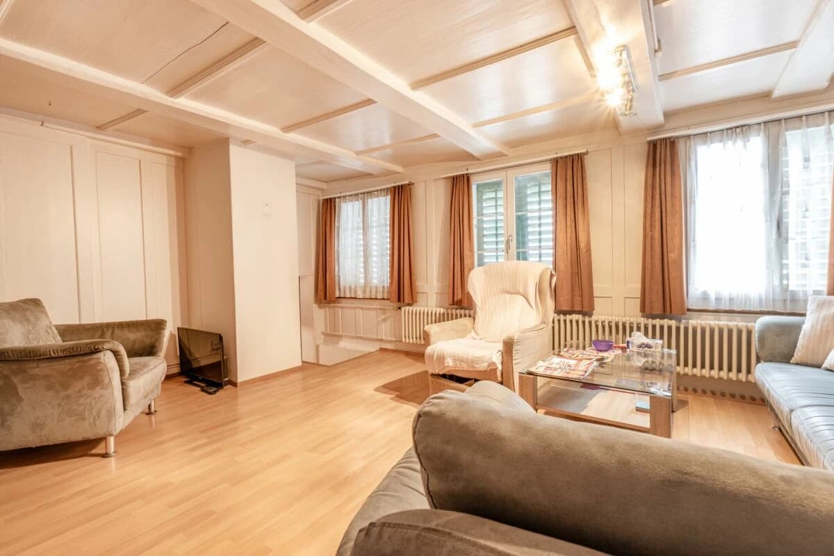 Potenzialreiches Bauernhaus mit drei Wohneinheiten und Scheune