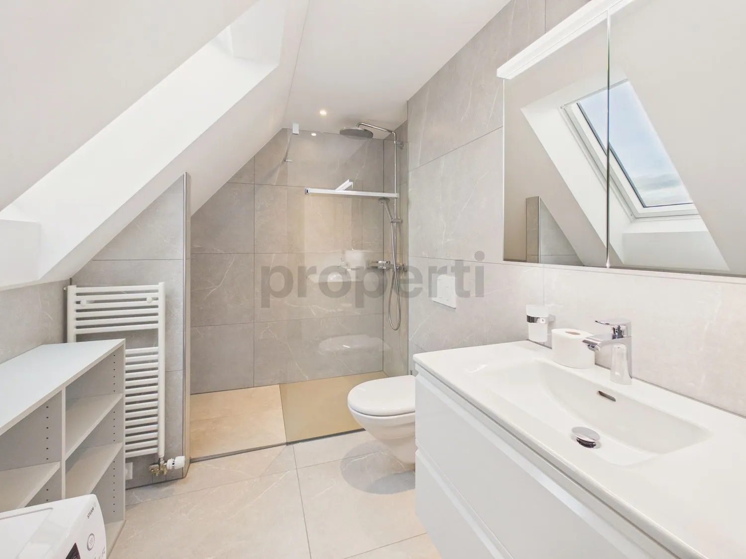 Moderne 3-Zimmer-Wohnung mit Balkon, Güttingen