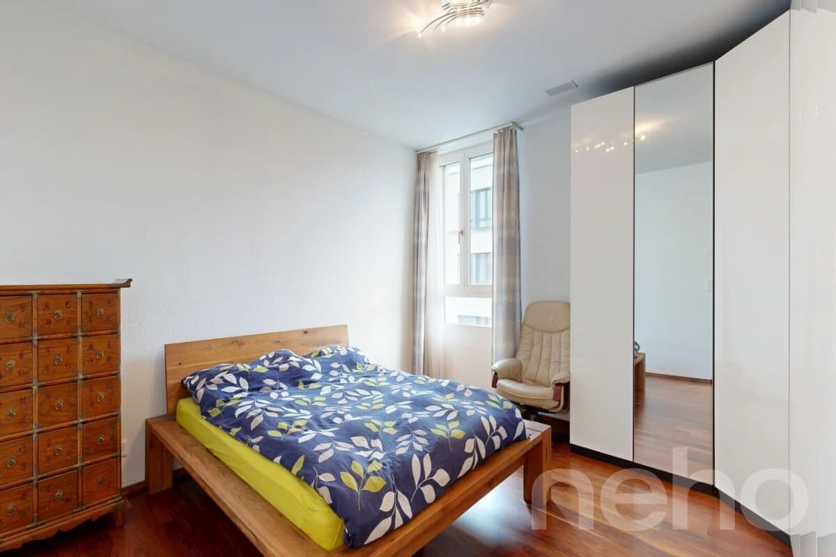 Moderne 3.5-Zimmer-Wohnung mit Westbalkon und zwei Tiefgaragenplätzen