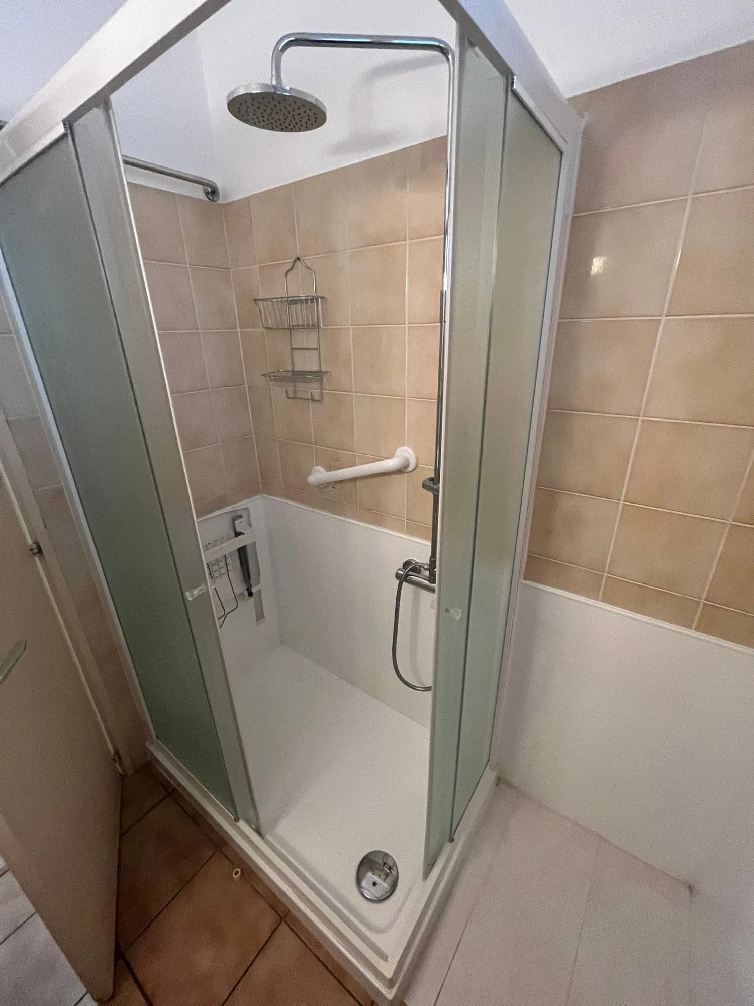 Ruhige 2,5-Zimmer-Wohnung in Agno / Zweitwohnsitz möglich  /Vendiamo anche in Residenza Secondaria Tranquillo appartamento di 2,5 locali ad Agno