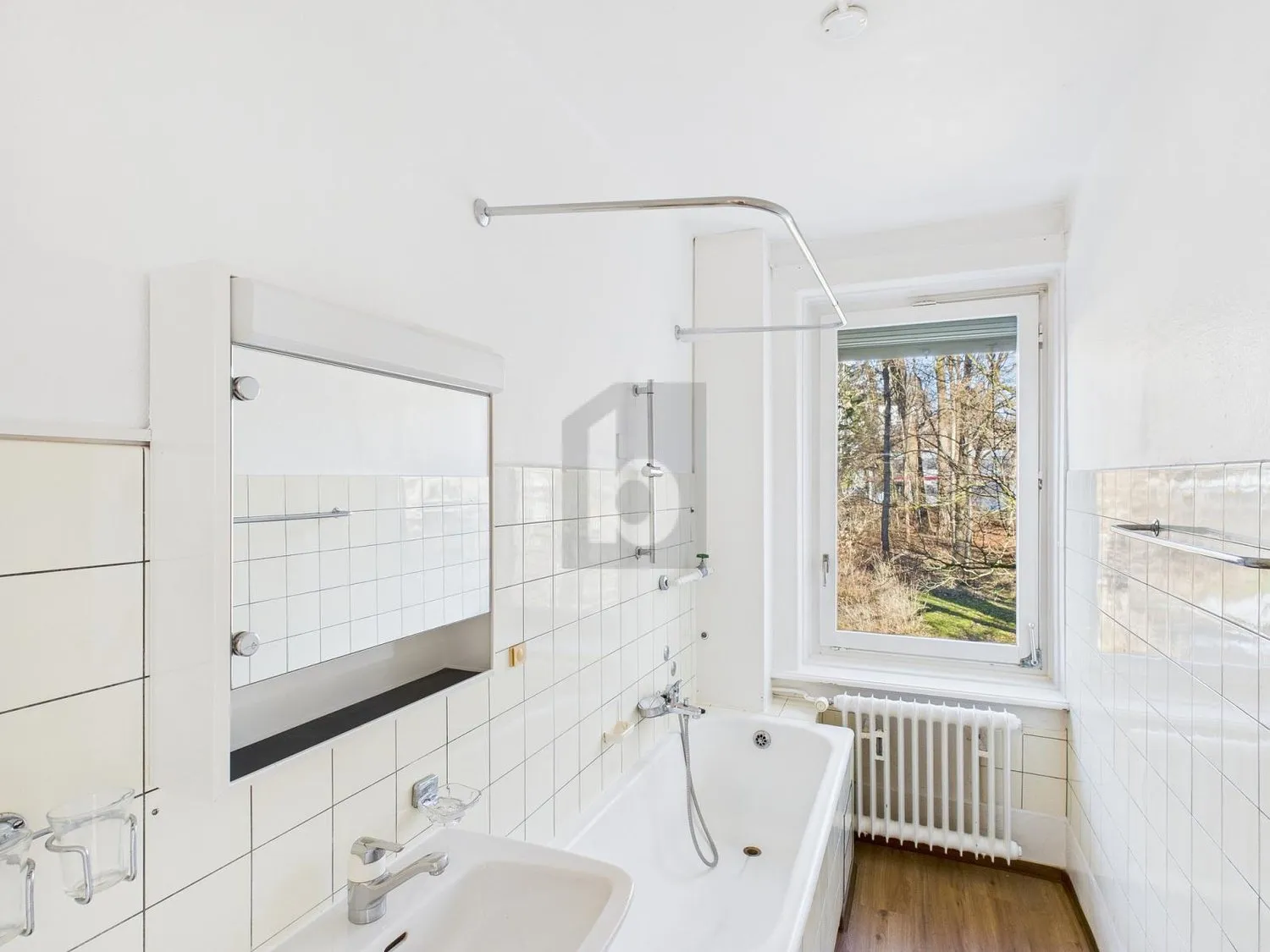 ZENTRAL, RUHIG, GRÜN UND LICHTDURCHFLUTET