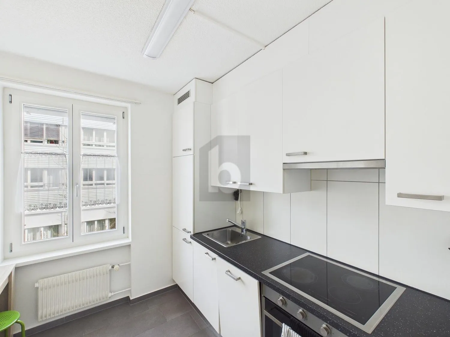 ZENTRAL UND LICHTDURCHFLUTET MIT BALKON