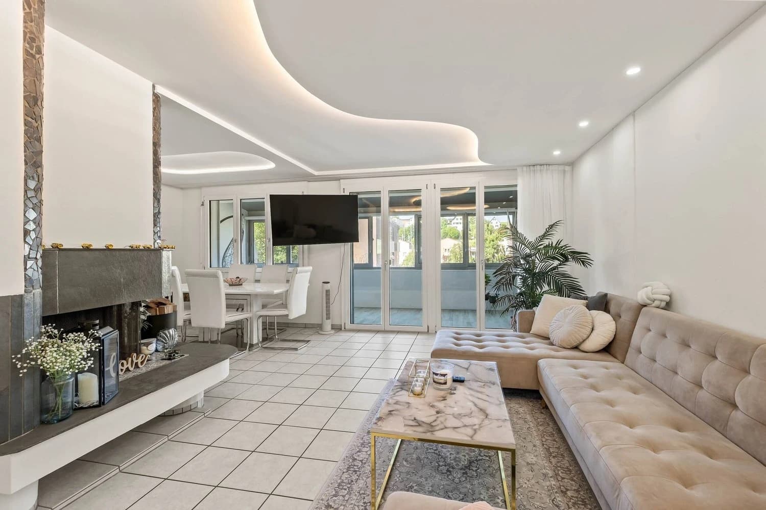 ILLNAU: 4.5-ZIMMER MIT WINTERGARTEN & GARAGE