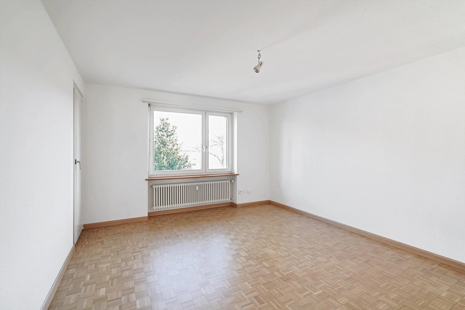 Helle Wohnung mit begrüntem Innenhof!