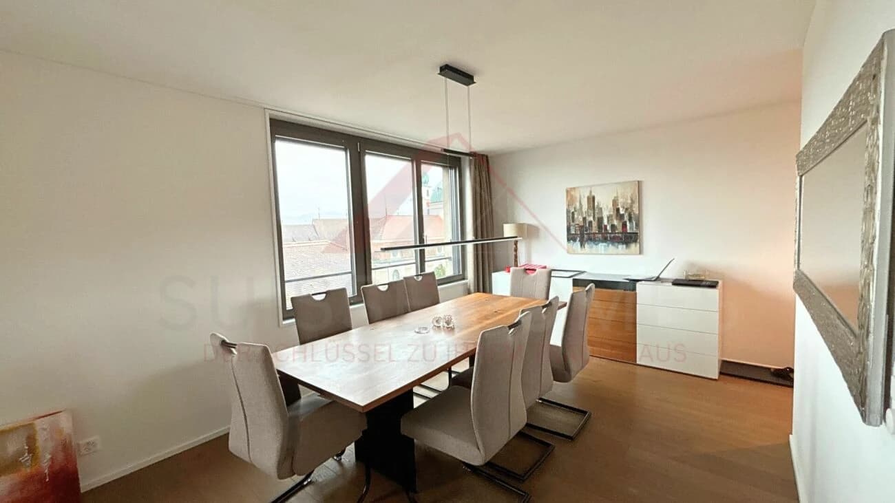 Moderne 5.5-Zimmer-Maisonette mit Loggia, Designküche und Minergie-Standard in zentraler Lage