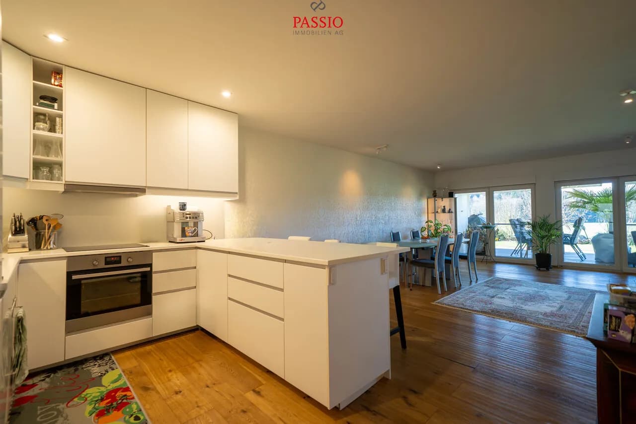 8.5-Zimmer-Mehrfamilienhaus mit 3 Wohnungen an unverbaubarer Lage