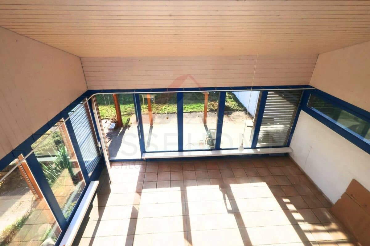 Grosszügiges Einfamilienhaus mit Seesicht und Pool