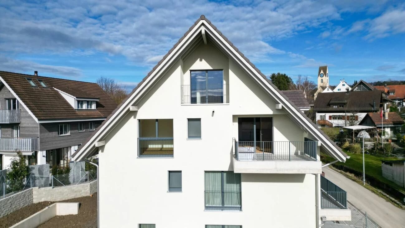 Charmante 4.5-Zimmer-Dachmaisonette mit zwei sonnigen Balkonen