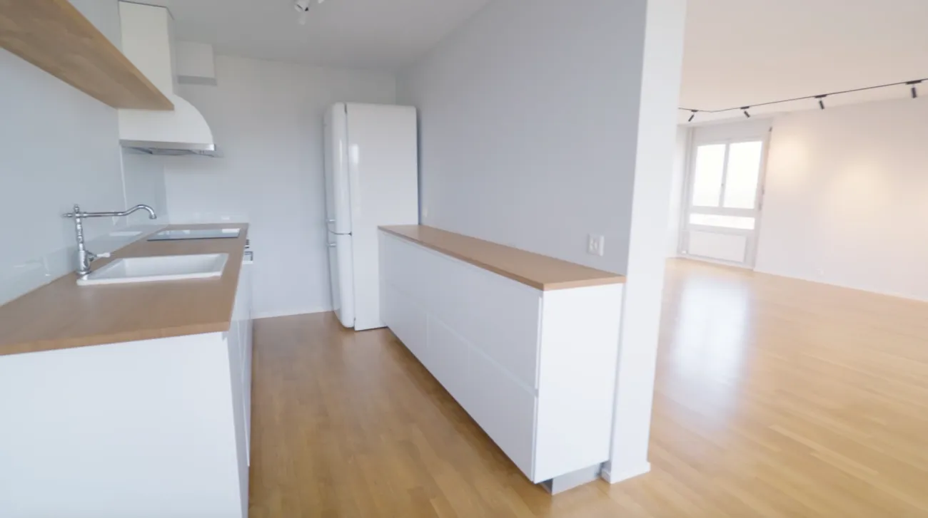 Stilvolle 3.5-Zimmer-Wohnung im 19. Obergeschoss in Bern-Bümpliz mit Panoramaterrasse und Alpenblick