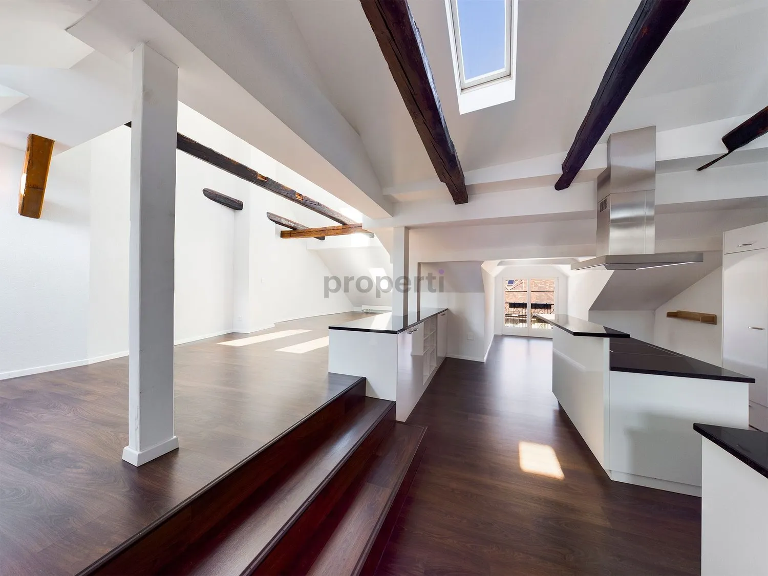 Grosszügig und lichtdurchflutet