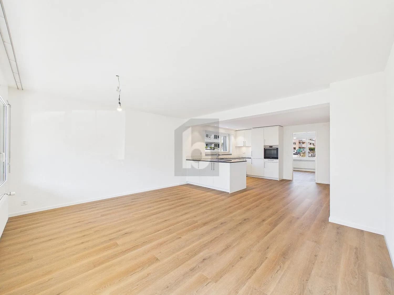 KOMPLETT SANIERT MIT OFFENER KÜCHE