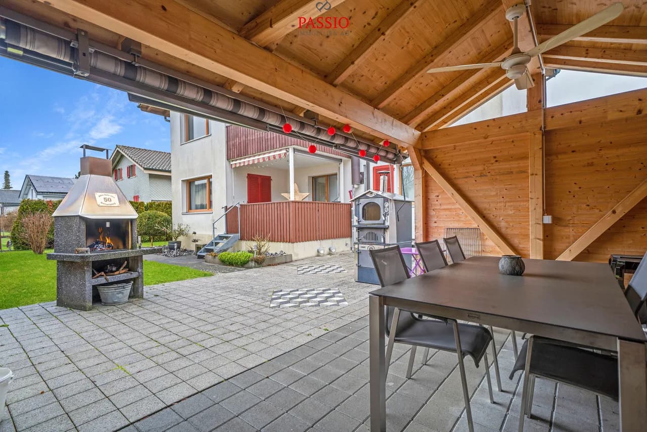 Top gepflegtes 9.5-Zimmer Zweifamilienhaus mit Gartenparadies