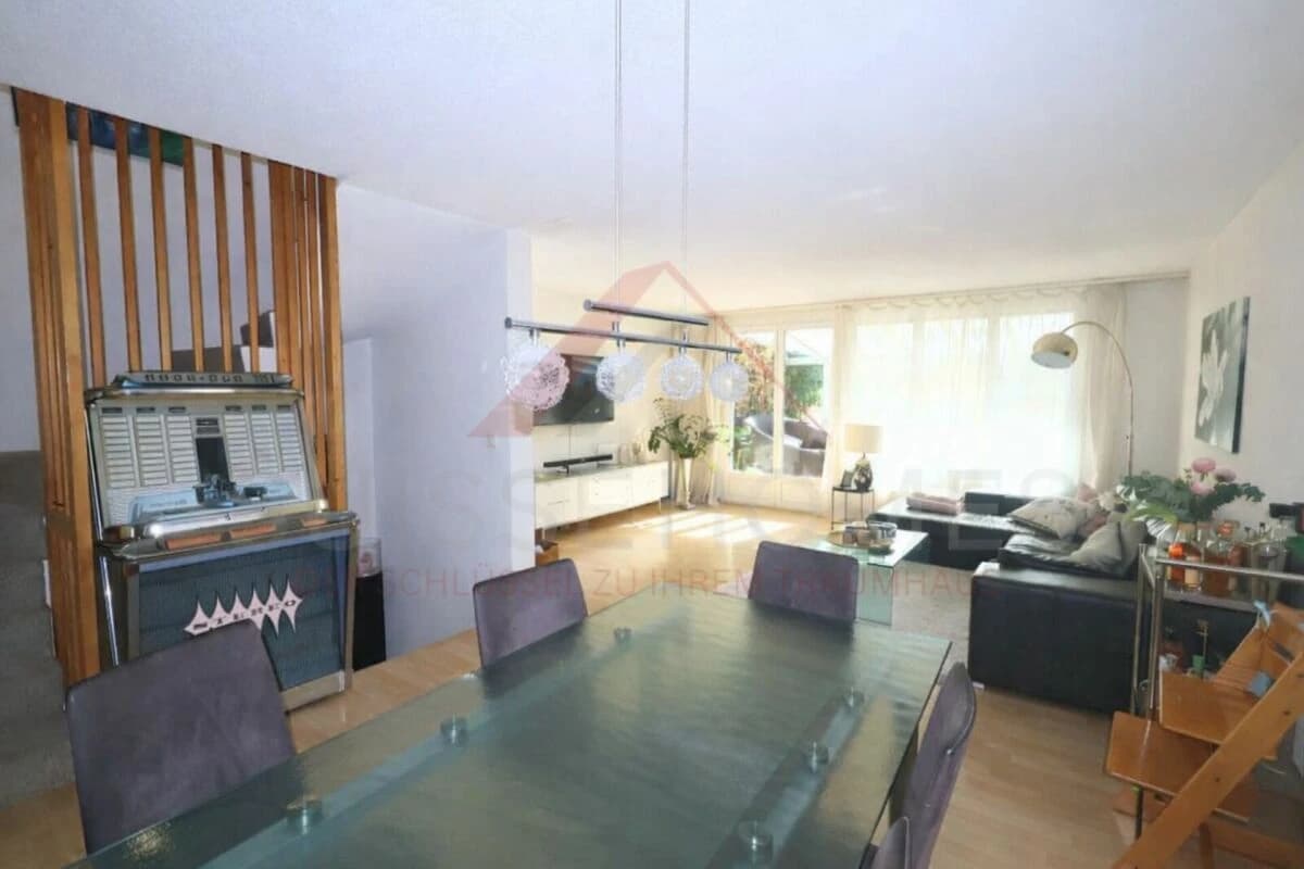 Gepflegtes 4.5-Zimmer-Reiheneinfamilienhaus mit Garten und Bergsicht