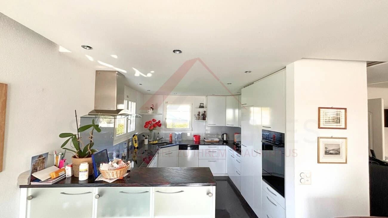 Gepflegtes Einfamilienhaus mit idyllischem Garten im Seeland