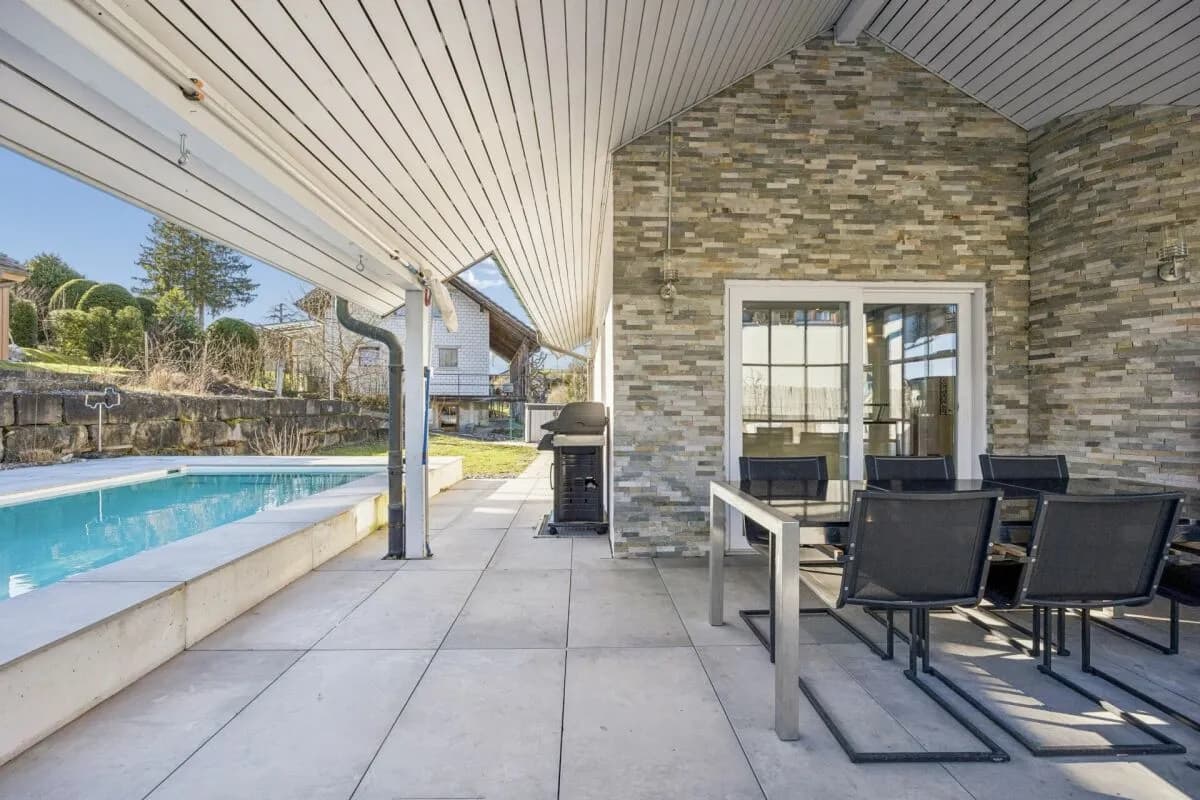 5.5-Zimmer-Einfamilienhaus mit Pool, ländlich und ruhig gelegen