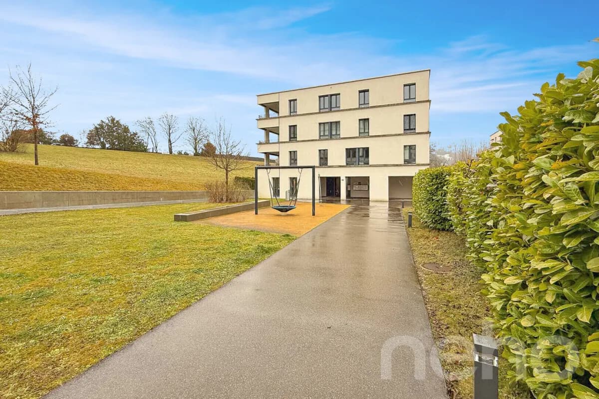 Moderne 3.5-Zimmer-Wohnung mit Westbalkon und zwei Tiefgaragenplätzen