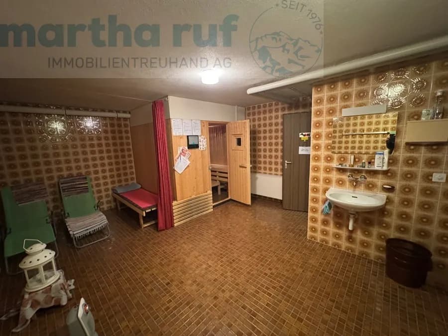 ruhige & moderne 2.5-Zim.-Ferienwohnung mit grossem Eckbalkon