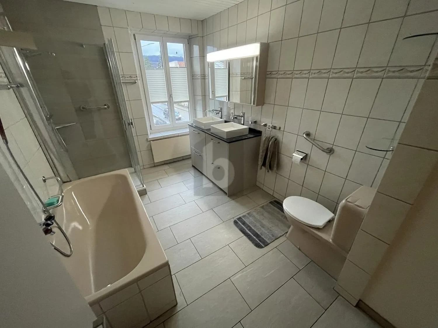 VIEL PLATZ MIT GARTEN DIREKT AM BACH!