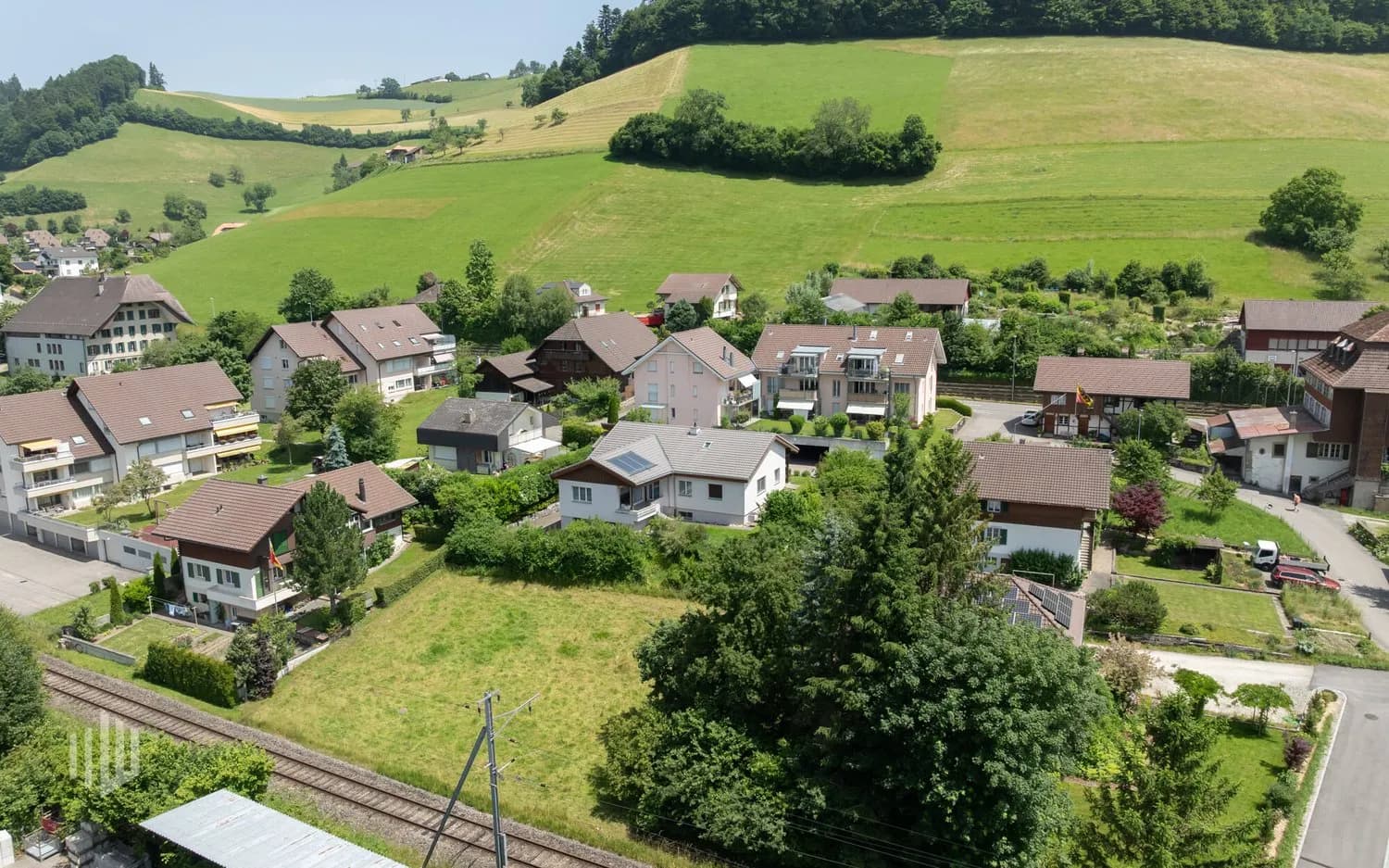 ImmoWyss -  7.5-Zi-Haus auf 2 Etagen mit optionaler Baulandparzelle