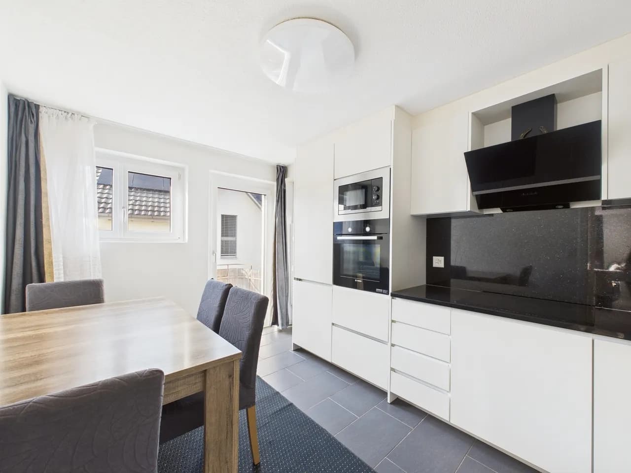 Exklusive Lage 5.5-Zimmer Reihenhaus Volketswil