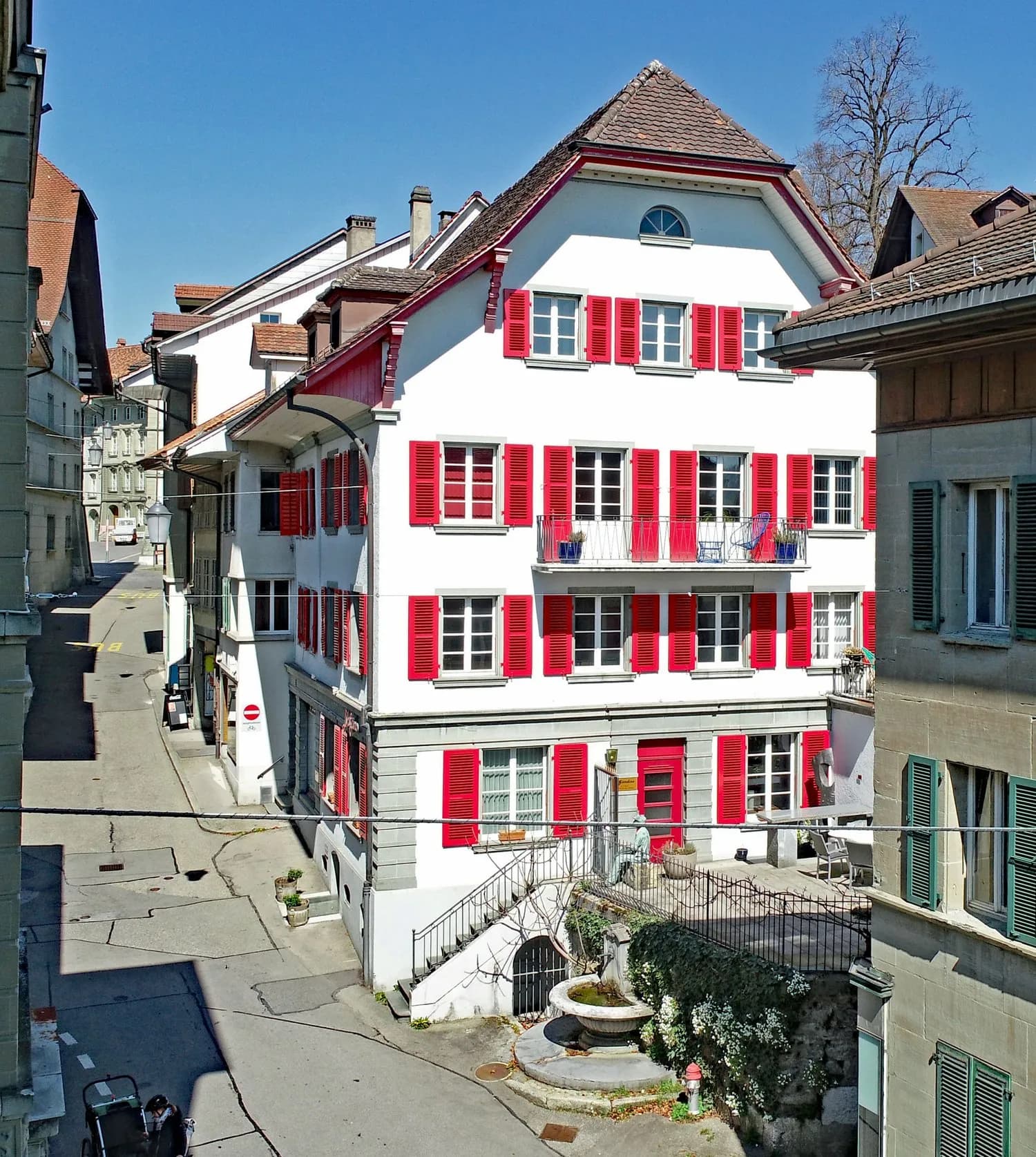 Ä ehrwürdigi Autstadt-Liegeschaft mit huufe Potenzial und ere ärdeschöne Gartealag