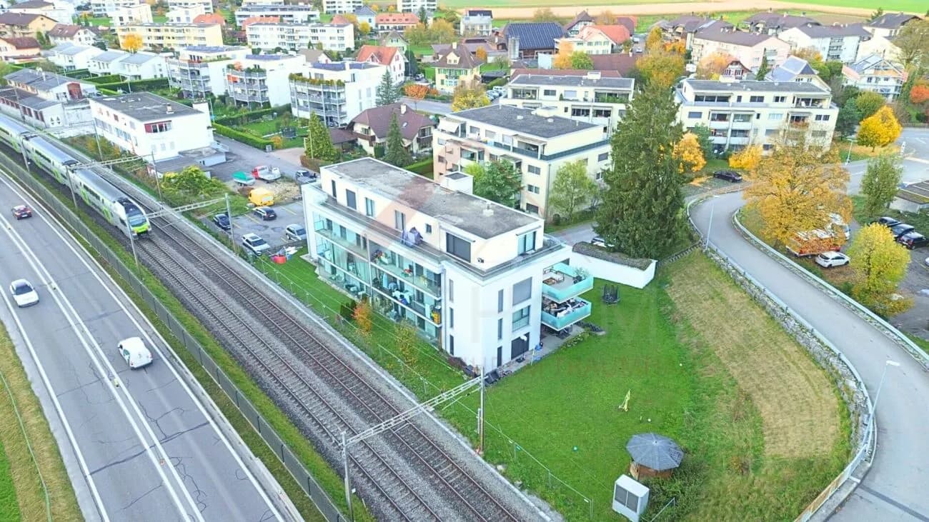 Moderne 4.5-Zimmer-Wohnung mit 159 m² Wohnfläche, Lift und 25 m² Balkon in Studen BE