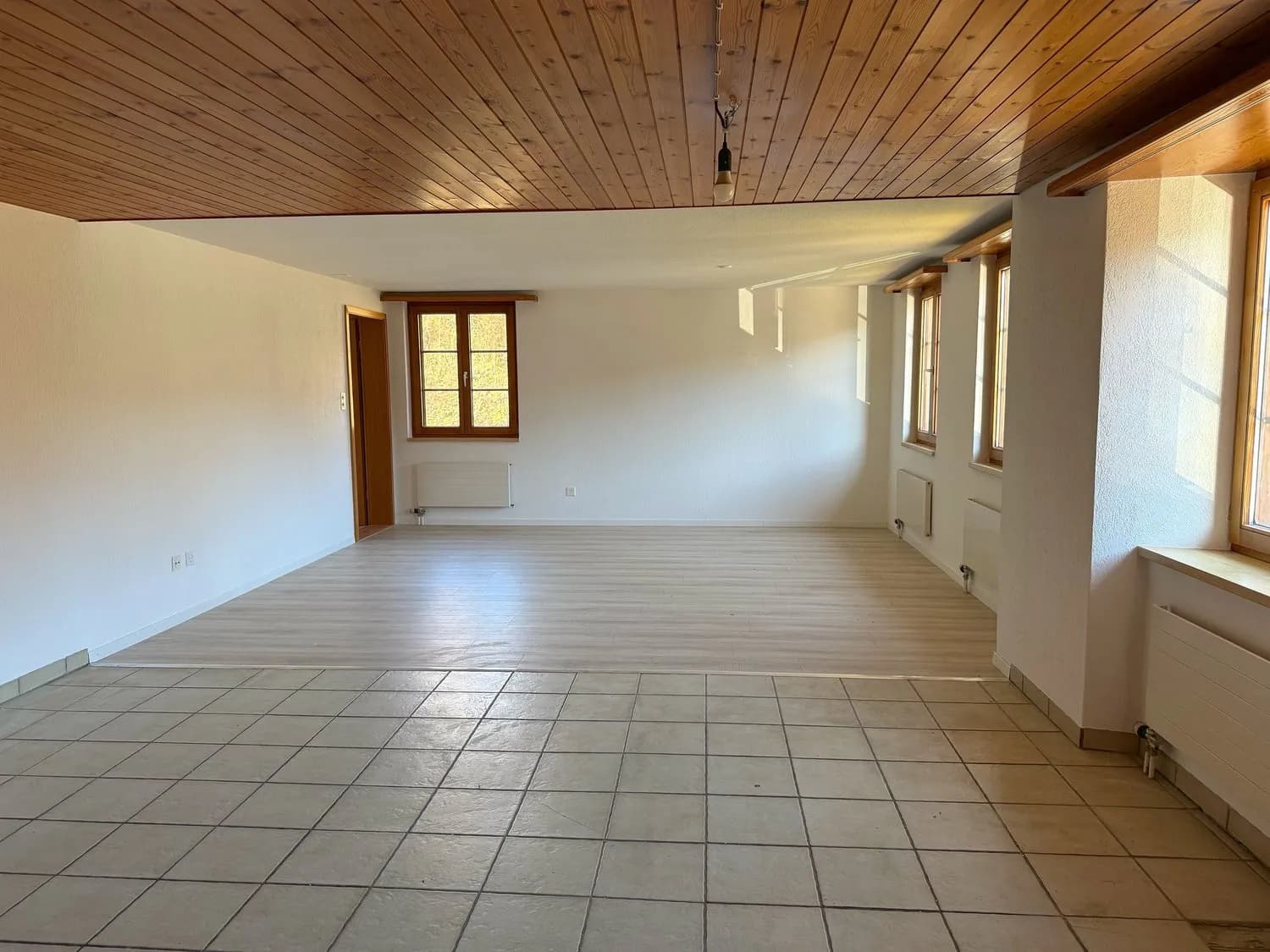 Modernisierte 4-Zimmer-Wohnung mit praktischem Parkplatz, Beggingen