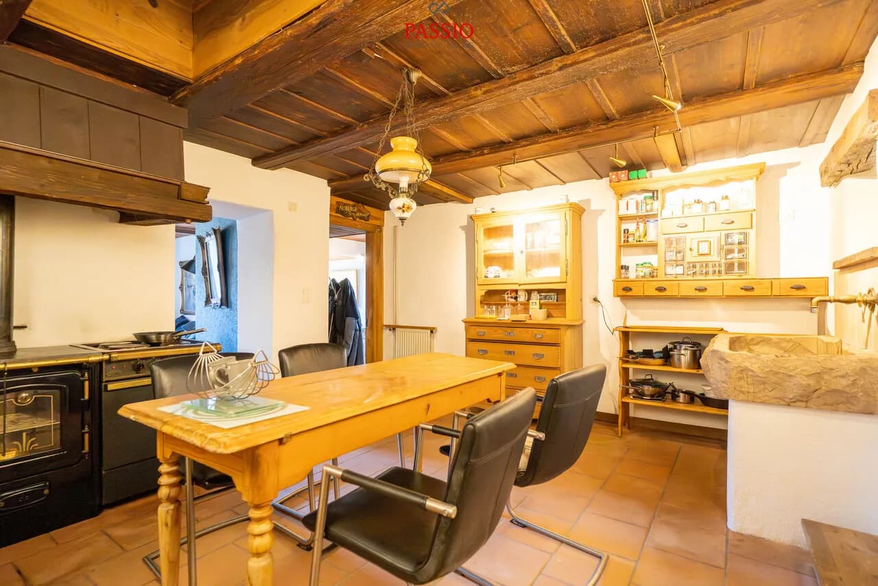 Grosses 8-Zimmer-Bauernhaus mit Gartenidylle und viel Potenzial