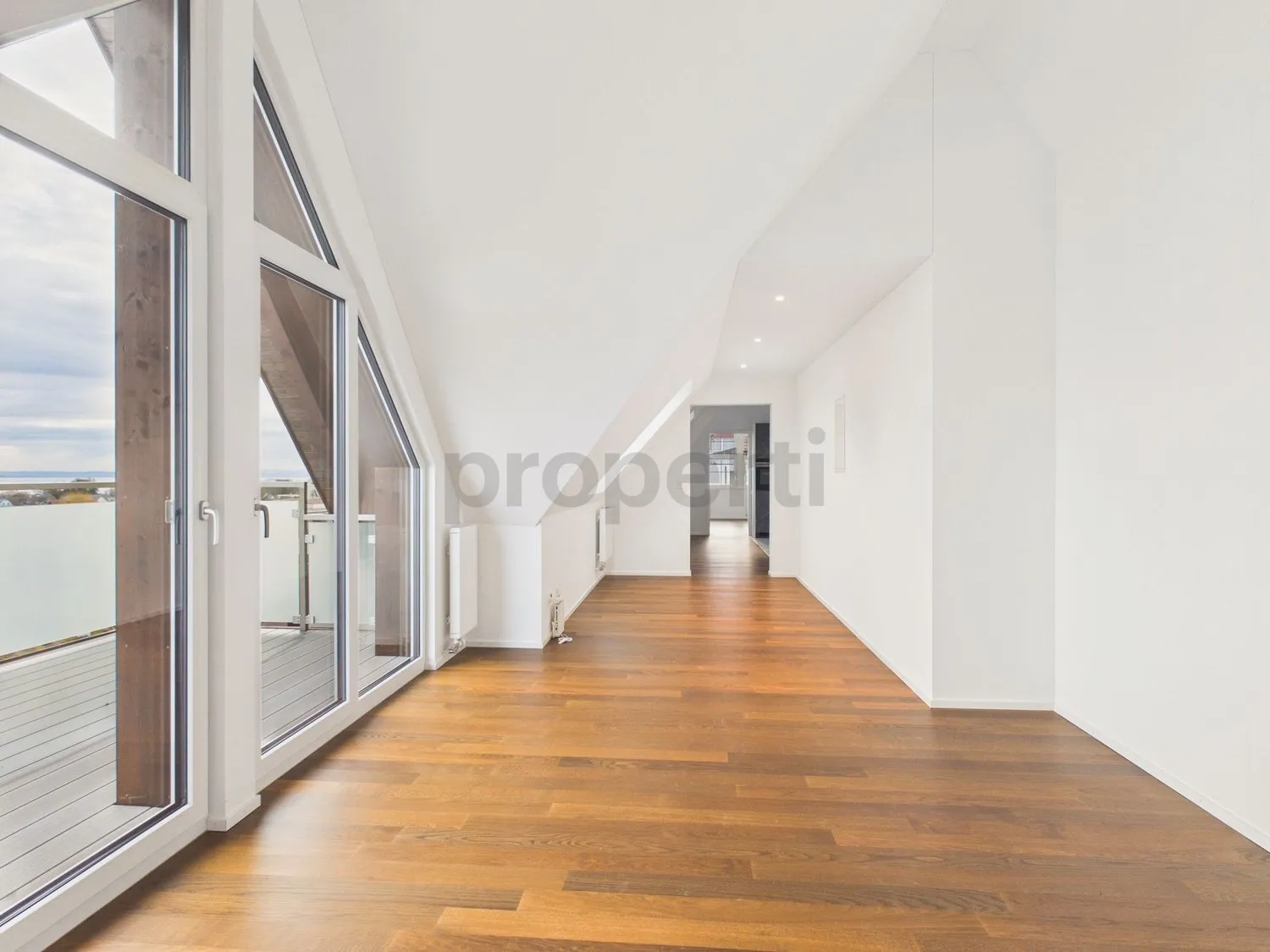 Moderne 3-Zimmer-Wohnung mit Balkon, Güttingen