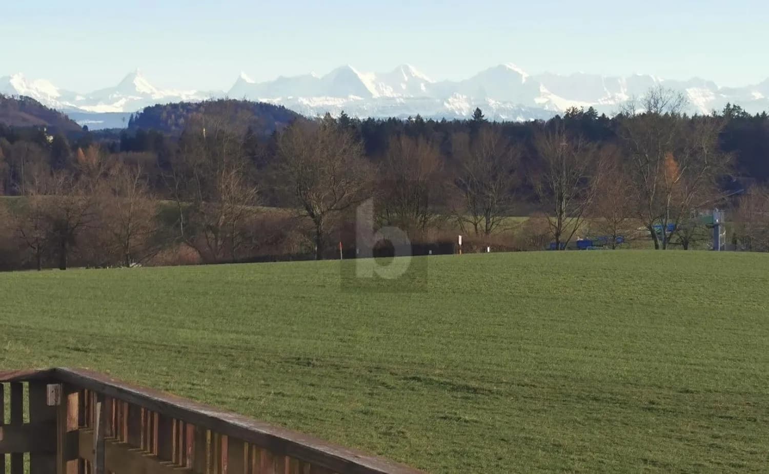 SONNIG, RUHIG UND MIT ALPENBLICK