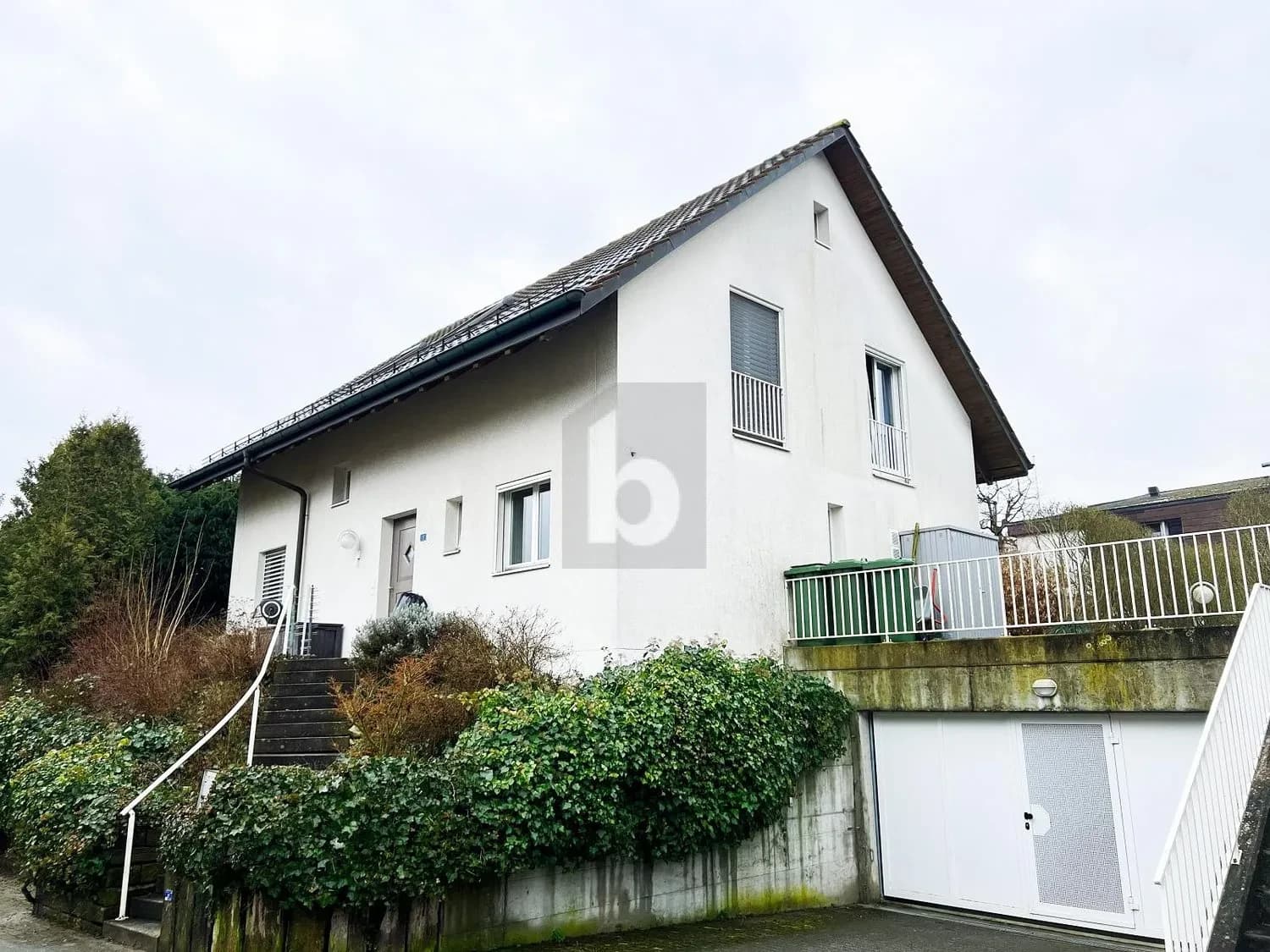 FAMILIENFREUNDLICH MIT GARTEN UND VIEL PLATZ!