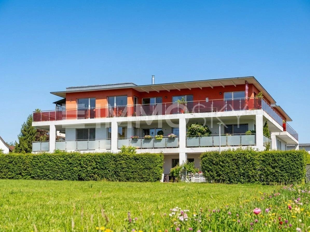 Luxuriöse Attikawohnung mit rundum Terrasse und Seesicht