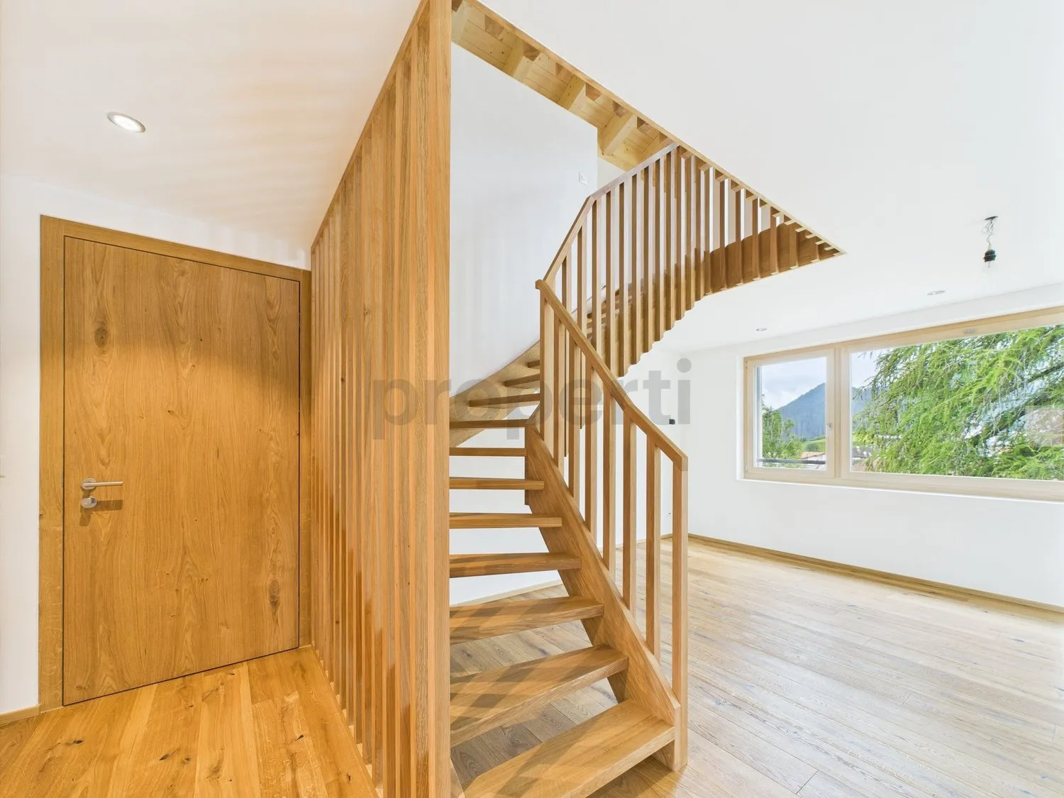 Schöne 5.5-Zimmer Maisonette-Neubauwohnung mit Berg- und Seeblick in Brigels