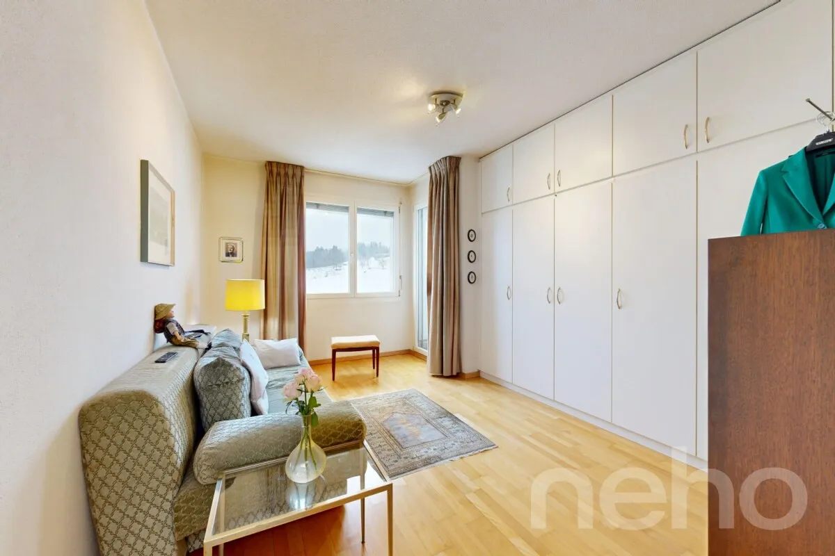 Sonniges Attika-Juwel: Direkter Liftzugang, Cheminée & Panoramasicht