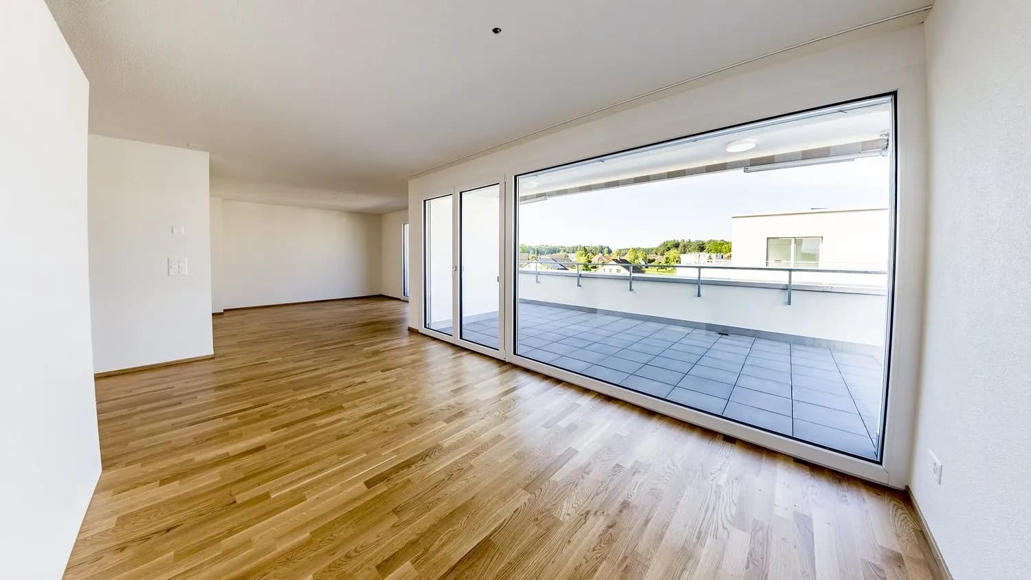 Moderne 3½ ZWG Attika im Dorfzentrum