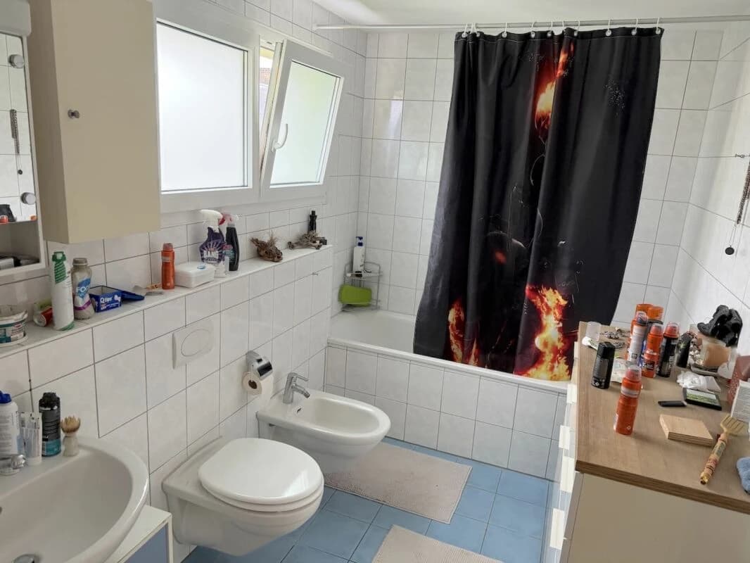 4 ½ Zimmer mit Balkon im 1. OG und 2 Tiefgaragenplätzen