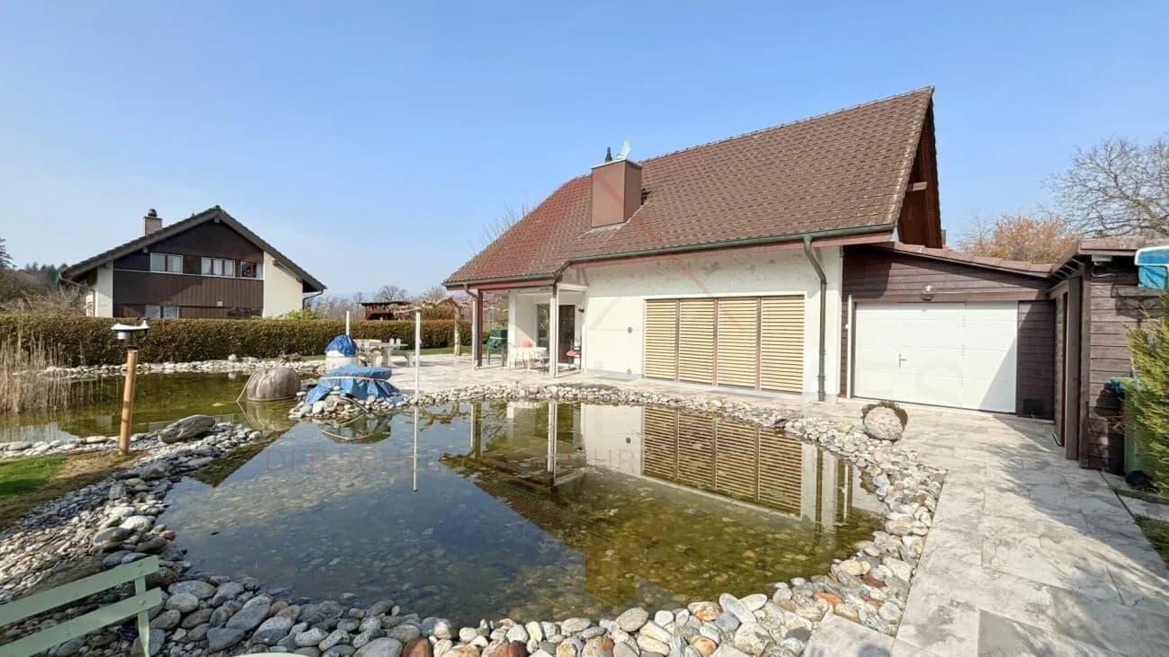 Gepflegtes Einfamilienhaus mit idyllischem Garten im Seeland